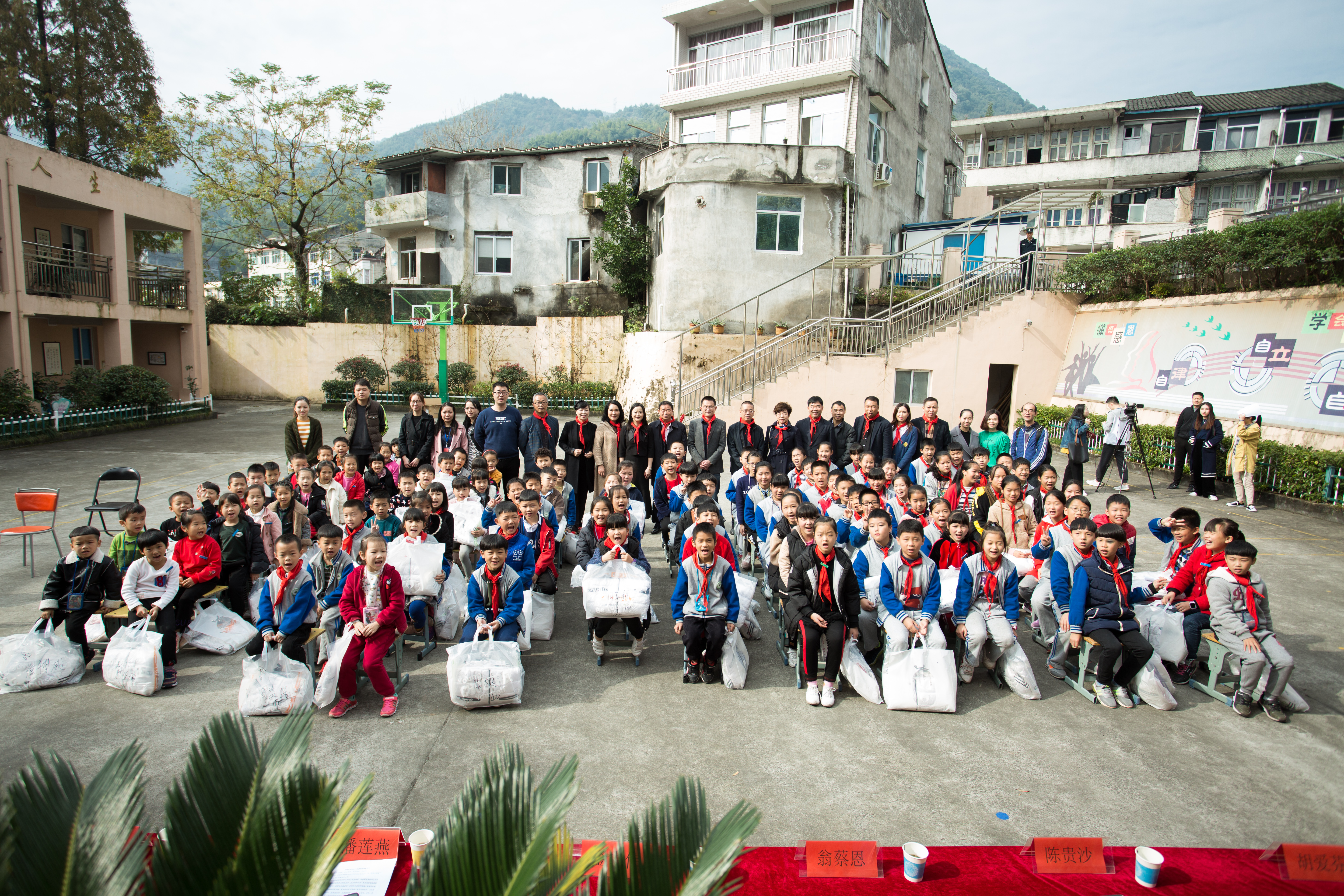 澳亚国际手游下载-包含意甲球队启动慈善活动，助力当地社区的词条